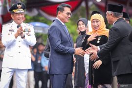 "CETTAR" antarkan Khofifah raih Satyalancana Karya Bhakti Praja Nugraha dari Presiden