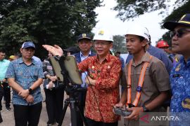 Pemkab Bekasi normalisasi tiga titik sungai sepanjang 13 kilometer