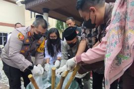 Polres Dumai musnahkan sabu 5 kg tangkapan dari dua kurir