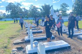 Marciana pimpin upacara tabur bunga di TMP Seroja Atambua