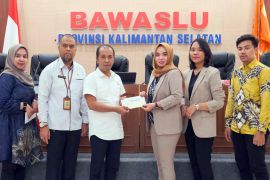 Bawaslu Kalsel serahkan domain situs web PPID ke Bawaslu kabupaten/kota