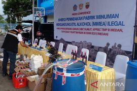 Bea Cukai Medan sita  600 botol minuman alkohol ilegal