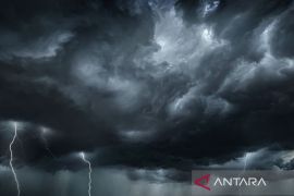 BMKG: Berawan tebal mayoritas kota besar Indonesia, Pangkalpinang potensi hujan petir