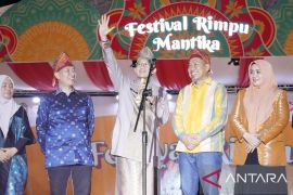 Menparekraf Sandiaga Uno sebut Rimpu Mantika festival Bima terbaik di Indonesia