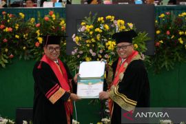 Pj Gubernur Kaltim  raih gelar Profesor Kehormatan Unissula Semarang