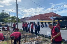 Ketahanan Pangan: Polres Bangka tanam ratusan batang cabai