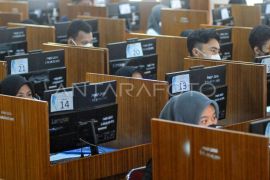 Kemarin, paket soal UTBK sampai Pemkot Kediri ralat jabatan Kaesang