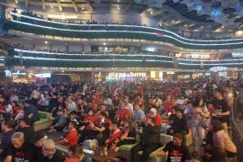 Warga padati Lippo Plaza Kemang untuk nobar bareng Ketua KOI dan PABSI