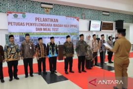 Pj Gubernur Kaltim Akmal Malik lantik petugas haji 2024