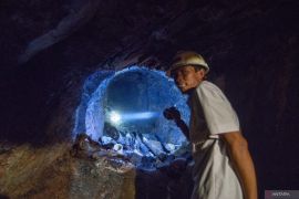 Basarnas berupaya evakuasi dua warga Lebak yang tertimbun galian batu bara
