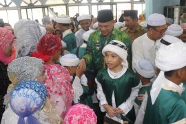Pj Bupati HSS beri hadiah kejutan santri hafal Al-Qur'an
