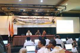 Bawaslu Kabupaten Blitar evaluasi kinerja panwas kecamatan "existing"