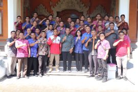 Bupati Buleleng perjuangkan status kepegawaian pengemudi daerah