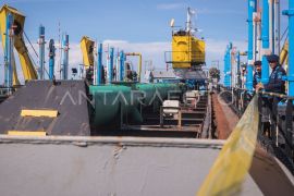 Menteri Kelautan dan Perikanan Trenggono tegaskan pasir sedimentasi laut belum diekspor
