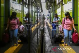 KAI Daop 1 mengubah operasional 12 kereta antisipasi demo Hari Buruh
