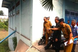 Pj Bupati Muara Enim tinjau lokasi "talud" di Jembatan Enim