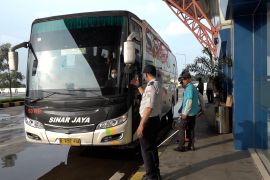 Gelombang pemilir tiba dini hari, Pulo Gebang siapkan Bus Transjakarta