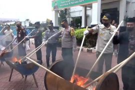 Kejari Ngawi musnahkan sejumlah barbuk hasil kejahatan