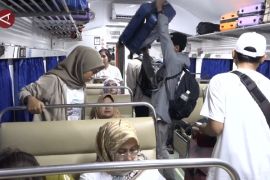 ANTARA berangkatkan peserta Mudik Asyik Bersama BUMN
