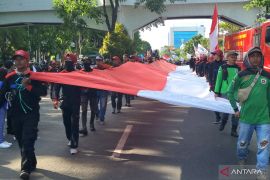 Massa demo "May Day" padati kawasan Kantor Gubernur Jatim