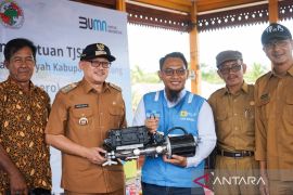PLN salurkan bantuan TJSL"Electrifiying Marine" Kampung Nelayan Maju