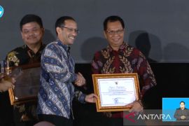 Kalsel kemarin, Poliban terima penghargaan hingga bantuan peremajaan karet