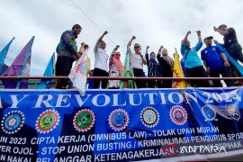Serikat pekerja di Makassar menuntut perbaikan kesejahteraan buruh