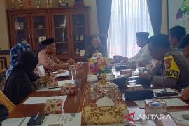 Pemkab akan tanggung biaya kelebihan bagasi jamaah haji Natuna