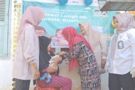 Sepekan mengejar imunisasi di Pesisir Selatan berjalan lancar