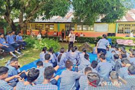 Polresta Ambon  edukasi pelajar SMP di momen Hardiknas 2024