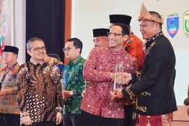 Pemkab OKU Timur peroleh penghargaan  revitalisasi Bahasa Komering
