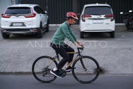 Foto-foto Presiden bersepeda di Mataram Page 3 Small