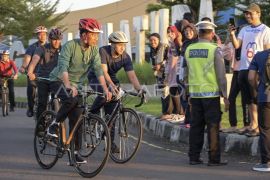 Foto-foto Presiden bersepeda di Mataram Page 2 Small