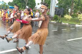 Pemkab Biak Numfor bersama peserta upacara Hardiknas gunakan bahasa daerah