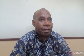 Disnaker Kota Jayapura ajak warga bersihkan saluran drainase lingkungan