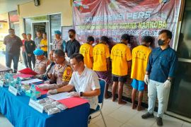 Polres Sorsel ringkus empat orang dan sita ganja seharga Rp200 juta