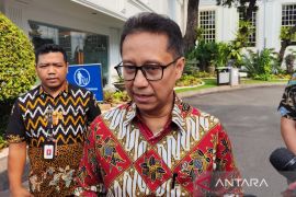 COVID masih ada, Menkes: Vaksin buatan dalam negeri relatif lebih aman