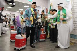 Info Haji - Embarkasi Surabaya dapat layanan "fast track"