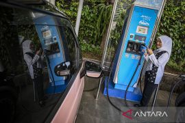 Menko Luhut tegaskan komitmen pemerintah bangun industri EV hijau