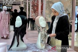 Tren fesyen Muslim 2024 hingga penjualan mobil listrik di Korsel