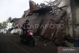 Foto - 3.614 unit rumah warga di Tagulandang rusak Page 1 Small