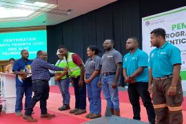 Disnaker Mimika harapkan PT Freeport terus bina pekerja OAP