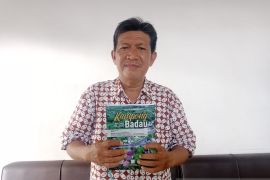 Haril Andersen luncurkan buku "Kampong Badau" dalam dua bahasa