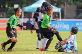 "Coach" Timo berharap ada SSB putri di Surabaya