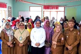 Pemkab Bone Bolango melatih kader posyandu menangani stunting