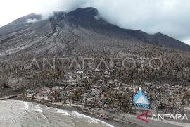 Foto udara desa yang hancur akibat erupsi Gunung Ruang Page 1 Small