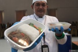 Menu makanan jemaah calon haji di pesawat