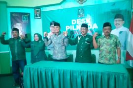 Eri-Armuji daftar bakal cawali-cawawali Surabaya dari PKB