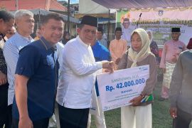 BPJAMSOSTEK serahkan santunan untuk empat ahli waris nelayan Anambas