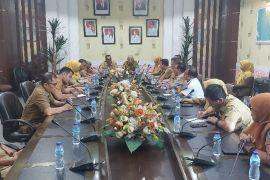Rapat evaluasi pasca lebaran, Bupati minta Camat tertibkan pengemis musiman